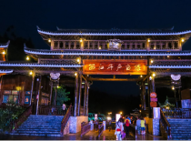 【贵州壹号真纯玩5日游】荔波小七孔、黄果树瀑布、天星桥景区、陡坡塘瀑布、西江千户苗寨、青岩古镇（保证不进任何形式购物店，真正的纯玩，住1晚西江苗寨景区看夜景，赠送品尝饮酱君酱酒+赠送西江景区花漾旅拍店价值200元的旅拍代金券）{贵州青旅直营纯玩团}