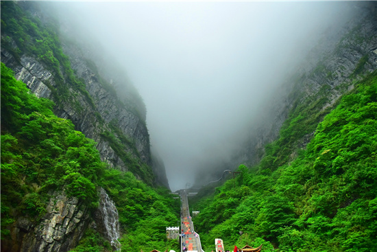 张家界天门山天门洞