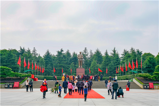 毛泽东铜像广场